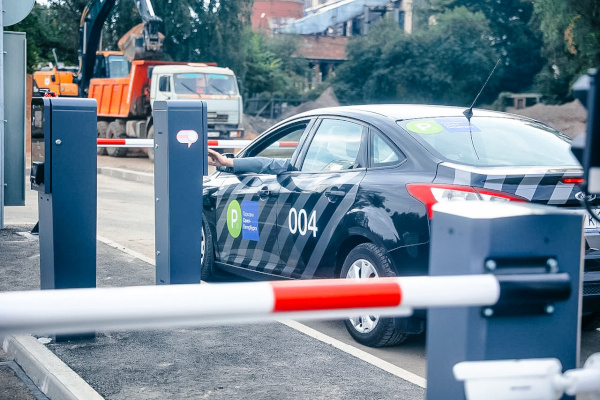 В Кронштадте завершилось строительство двух крупных городских автостоянок
