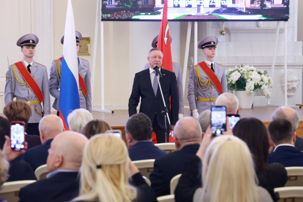 Александр Беглов вручил государственные награды и поощрения главы государства