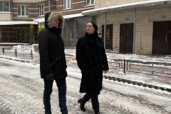 Заместитель главы района проверила качество уборки в одном из кварталов нашего района