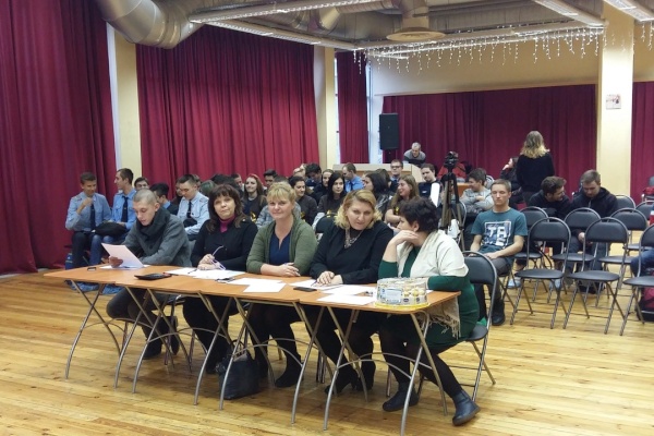 За звание самых веселых и находчивых боролись лучшие команды Фрунзенского района