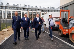 Администрация Петродворцового района проинспектировала ход строительства филиала Петергофской гимназии в Стрельне