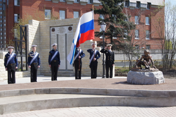 Памятник в Крыловском центре