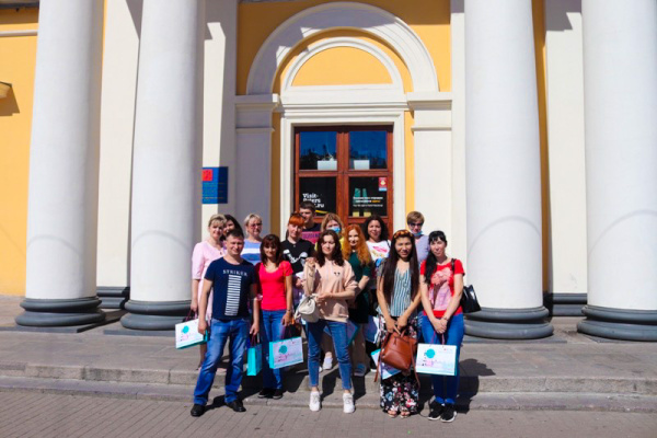 В Санкт‑Петербурге провели тур для противостоявших COVID-19 медработников из Москвы