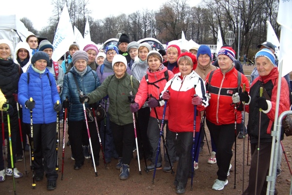 Спортсмены-пенсионеры Фрунзенского района приняли участие в проекте "Ходи, Петербург!"