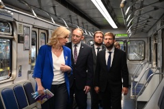 На Московско-Петроградскую линию метро вышел поезд с героями русских сказок, расписанный в технике граффити