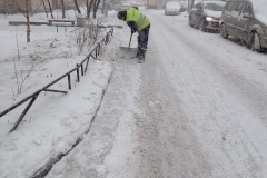 16 февраля с самого утра на улицах Фрунзенского района работают 400 дворников и 70 единиц уборочной техники