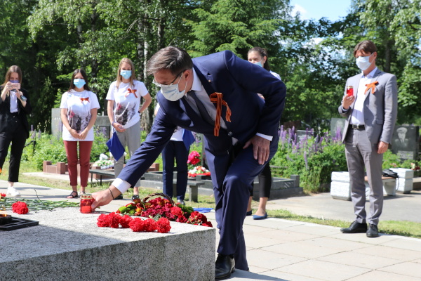 В День памяти и скорби в Пушкине почтили память павших в Великой Отечественной войне