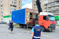 На улице Димитрова повторно закрыли разрастающуюся нелегальную торговую точку