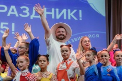 Красногвардейский центр культуры отметил 15-летие. Заместитель главы Красногвардейского района Александр Рожков поздравил сотрудников и жителей