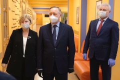 Александр Беглов посетил школу № 518