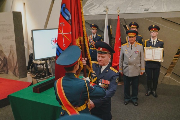 Постовцы Санкт‑Петербурга теперь будут нести вахту памяти у собственного знамени