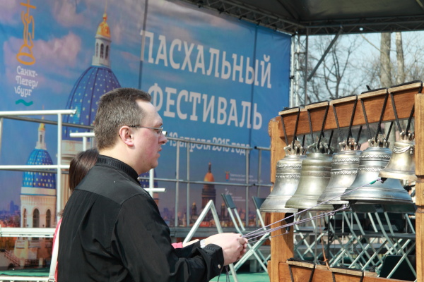 Пасхальный фестиваль Открытие в Митрополичьем саду Алексанлро-Невской Лавры