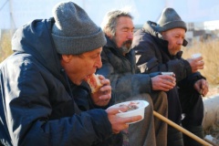 При социальном центре на Балтийской для бездомных открыта зимняя палатка с обогревом