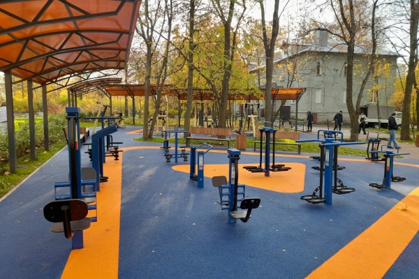 В посёлке Песочный открыта универсальная спортивная площадка