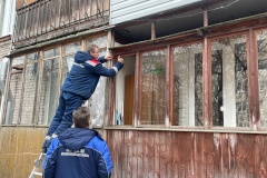 Квартиры, пострадавшие от атаки беспилотника в Красногвардейского района, продолжают восстанавливать