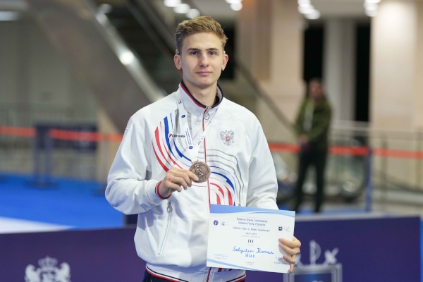 Спортсмен Выборгского района Роман Селютин — бронзовый призёр Европы и яркий пример развития фехтования в нашей школе