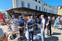 Рейд на Апраксином дворе: ККИ выявил нарушения и изъял товар