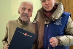 Волонтёры из Молодёжного совета при главе администрации Приморского района навестили ветеранов и блокадников
