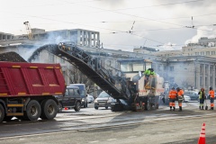 На Московском проспекте дорожники приступили к фрезеровке старого покрытия