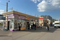 Комитет по контролю за имуществом Санкт‑Петербурга освобождает территорию у станции метрополитена «Проспект Просвещения» от незаконных торговых павильонов