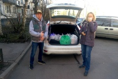 Волонтёры Кировского района доставляют продукты и лекарства нуждающимся