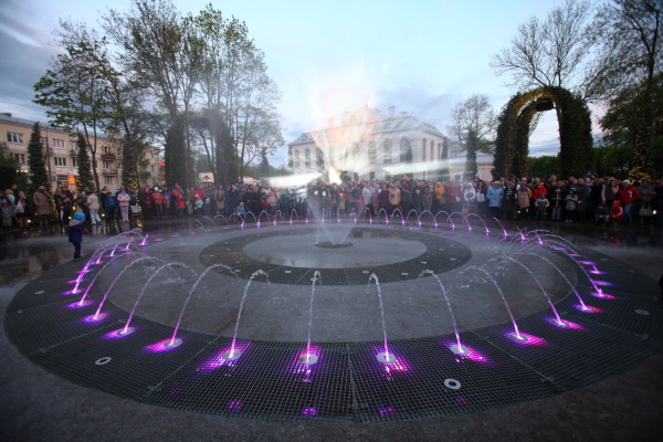 Городской фонтан в Петергофе будет работать до 2 октября