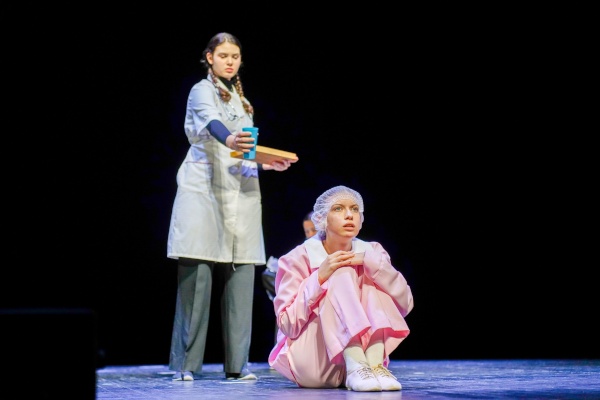 Центр «КОНТАКТ» наградил победителей городского конкурса социальных театральных постановок молодежных любительских театров «Грани»