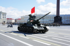 Подготовка парада в честь 70-летия Победы на Дворцовой площади: Т-34 и другие. Фоторепортаж