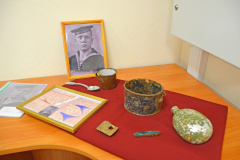 Юные поисковики передали родственникам бойца Великой Отечественной войны его личные вещи, найденные в районе Невской Дубровки