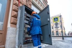 Для бесперебойного функционирования городских фонарей обновлены 97 пунктов питания системы наружного освещения