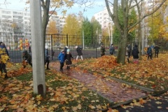 С заботой о чистоте любимого района! Учащиеся ГБОУ СОШ № 13 с углубленным изучением английского языка Невского района приняли участие в осеннем месячнике по благоустройству