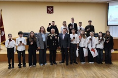 14-летним жителям Петродворцового района торжественно вручили паспорта гражданина Российской Федерации