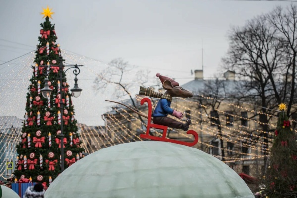 Начала работу главная Рождественская ярмарка Петербурга