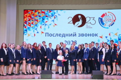 Для 27 тысяч петербургских выпускников звенит последний звонок