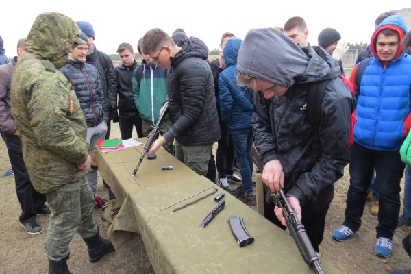 Школьники Невского района приняли участие в военных сборах в Сертолово