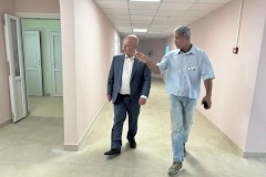 Глава Калининского района проверил ход капитального ремонта КВД № 9 и Хосписа № 4