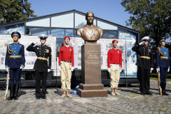 Уникальная выставка «Аллея российской славы» в Петропавловской крепости  продлится до 30 сентября