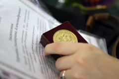 Высший балл: 54 медалиста и 11 стобалльников — итоги ЕГЭ-2026 в Калининском районе