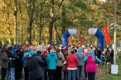 Петербуржцы вышли на старт Всероссийского дня ходьбы в парке «Дубки»