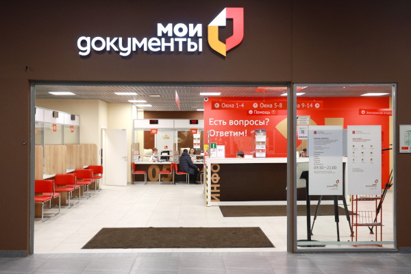 Александр Беглов ознакомился сегодня с работой нового МФЦ Приморского района в ТК «Гарден Сити»