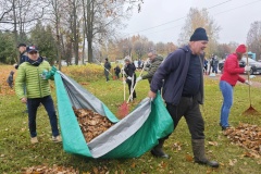 В общегородской День благоустройства на уборку территорий Петродворцового района вышли 4,5 тысячи человек