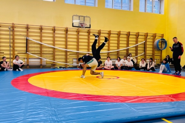 В 124 школе прошел «День самбо»