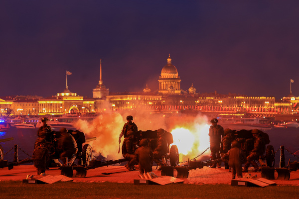 Праздничный салют в честь 81-й годовщины Победы советского народа в Великой Отечественной войне