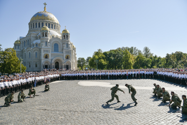 На Якорной площади состоялась информационно-агитационная акция «Служба по контракту в Вооруженных Силах Российской Федерации – твой выбор!» 