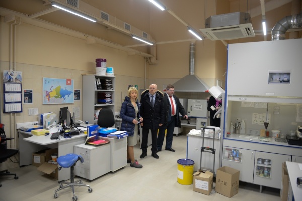 Глава Фрунзенского района посетил завод компании ООО"Тиккурила"