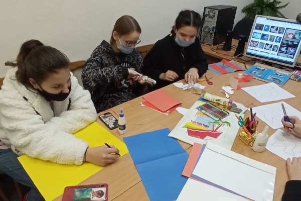 В подростковых клубах проходят встречи, посвященные Ленинградскому Дню Победы