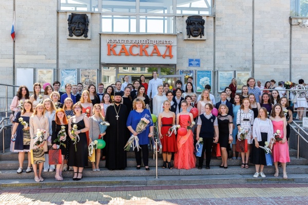 В "Каскаде" чествовали выпускников-медалистов. Этот год стал рекордным по их количеству