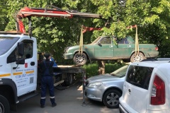 В Калининском продолжают вывоз разукомплектованных транспортных средств