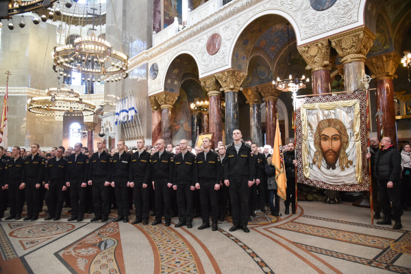 В Кронштадтском Морском Соборе прошел молебен и Крестный ход ,посвященные Дню подводника