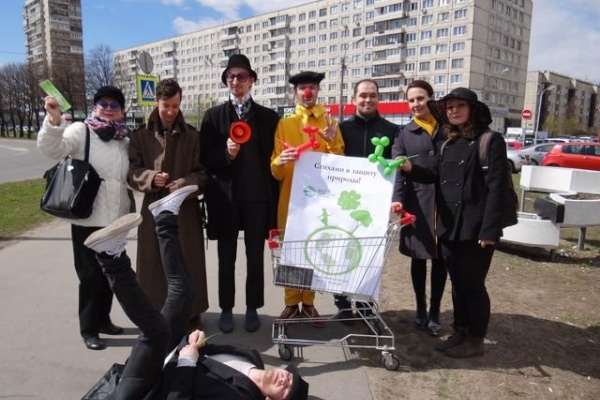 Уличная акция «Стихами в защиту природы» прошла в Невском районе 